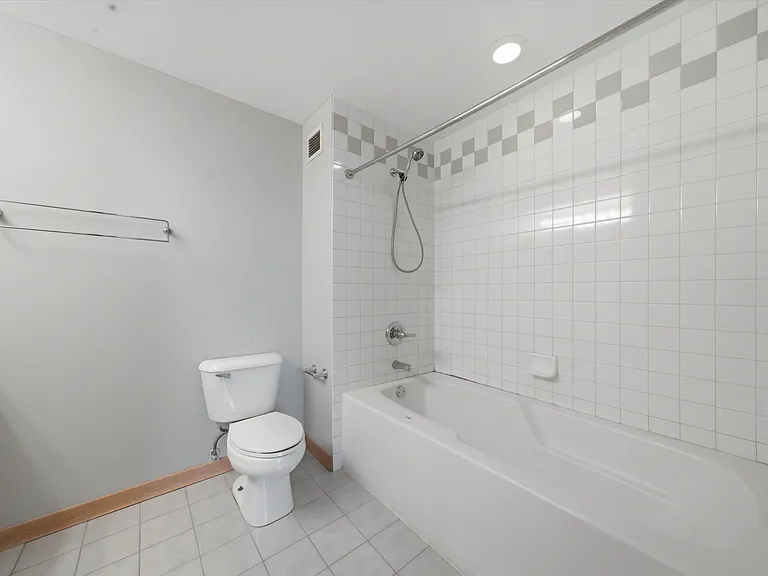 330 N Jefferson St #1606 — Photo 11