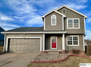 213 Sea Pines Dr, Papillion, NE 68133