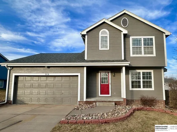 213 Sea Pines Dr, Papillion, NE 68133