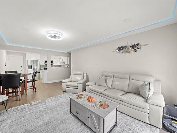 5th image of 11245 S Harlem Ave APT A12