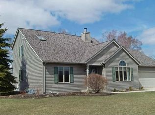404 Foxmead Dr, Waterford, WI 53185