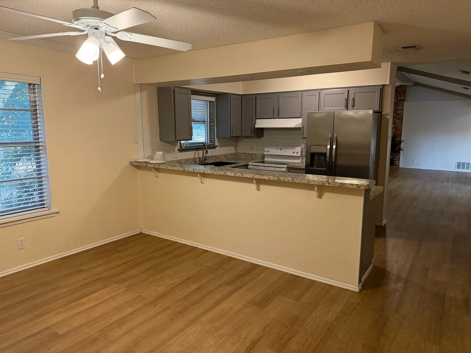3 bed, 2005 sqft, $1,995 — Photo 4
