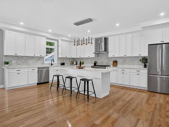 3rd image of 44 Grandview Rd