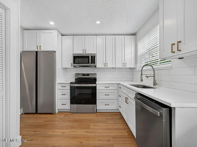 2247 Riverside Ave #3 — Photo 6