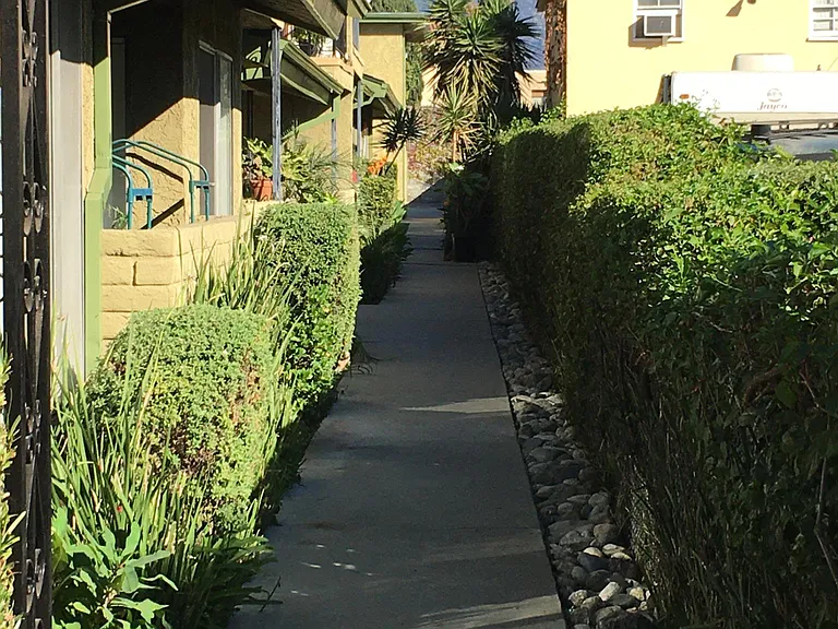 119 W Live Oak St #G — Photo 24