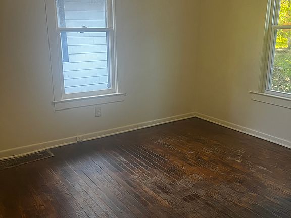 3rd image of 1380 Jennings Ave