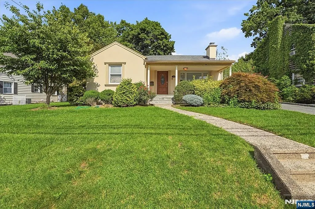 3 bed, 2.0 bath, $4,250 — Photo 1
