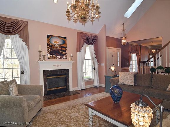 5th image of 10 Sanctuary Dr #10