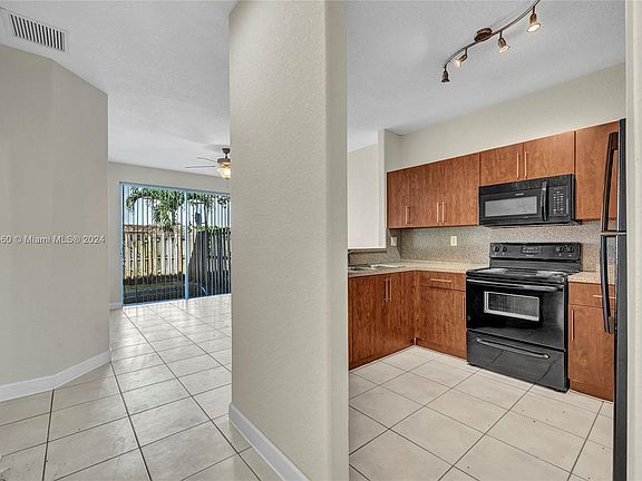 5th image of 1385 SE 26th Ave