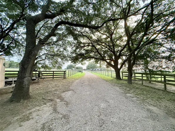 20510 Kickapoo Rd, Waller, TX 77484