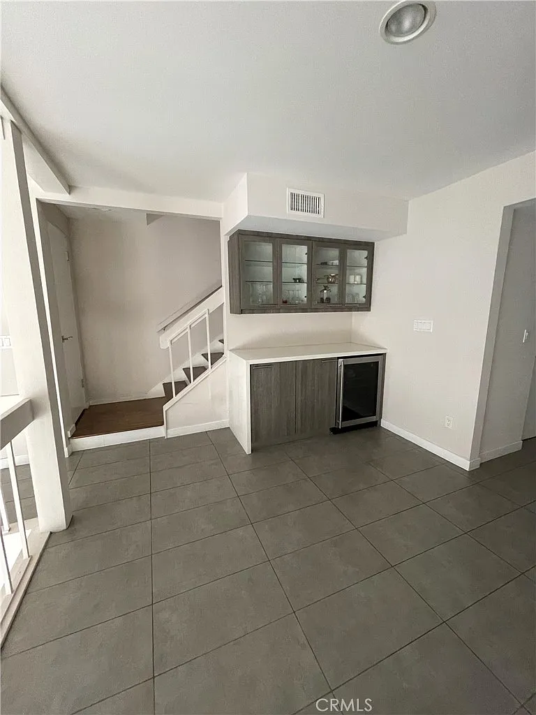 3 bed, 1579 sqft, $4,100 — Photo 3