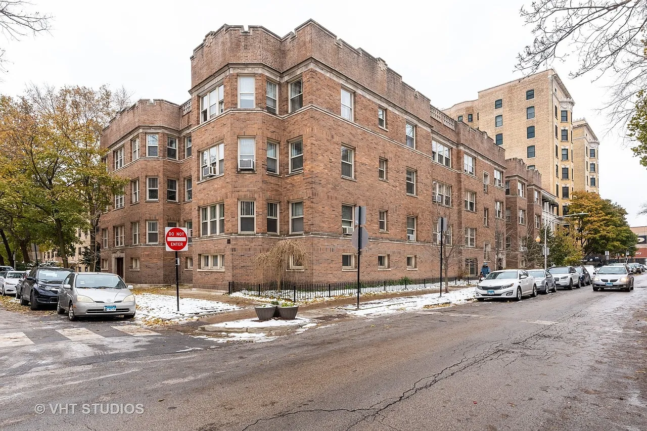 2 bed, 950 sqft, $2,490 — Photo 1