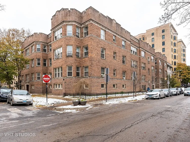 547 W Surf St #B — Photo 1