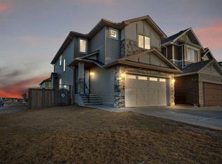 320 W Nolancrest Cir NW, Calgary, AB T3R 0T8