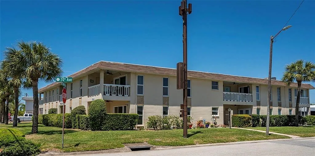 2 bed, 2.0 bath, 1264 sqft, $3,200 — Photo 1