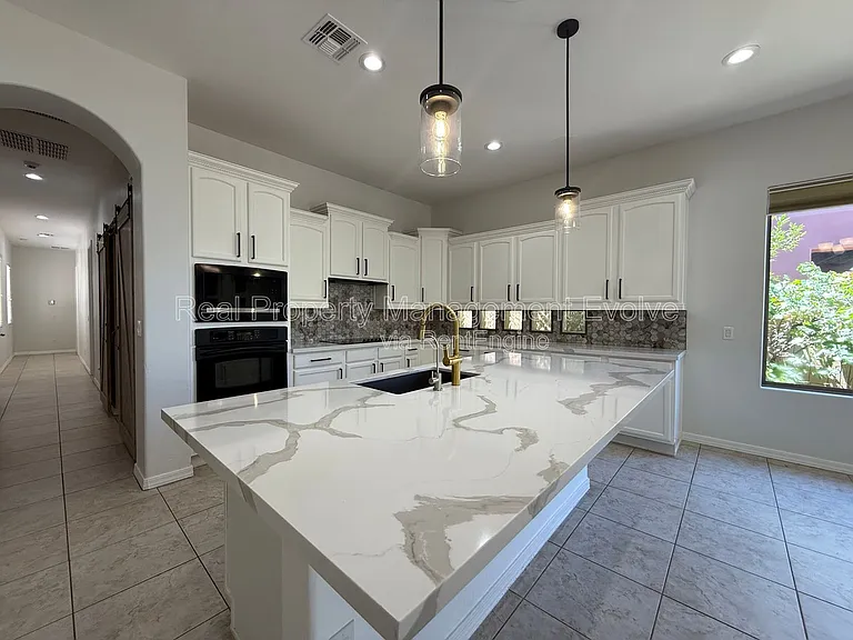 23012 N 38th Pl — Photo 9