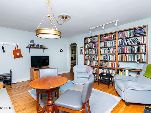 4th image of 2415 Mount Claire Ave