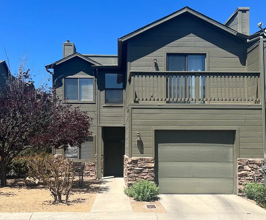 1120 Leaf Ln