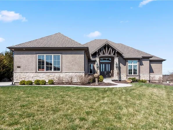 10486 S Red Bird St, Olathe, KS 66061