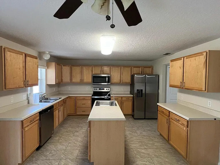 2109 Maeve Cir — Photo 5