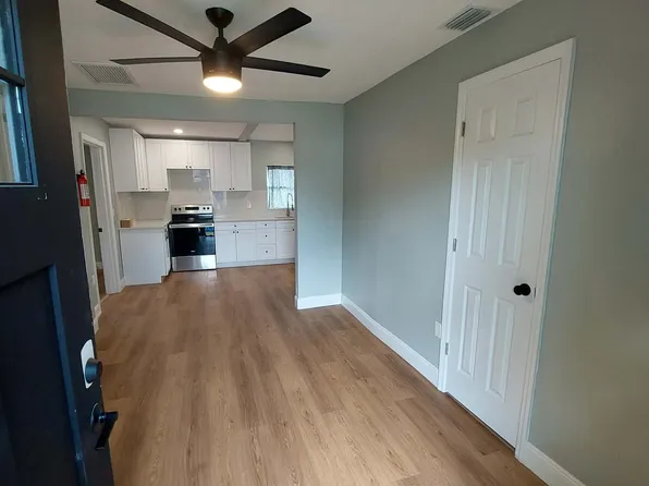 38702 South Ave #B, Zephyrhills, FL 33542