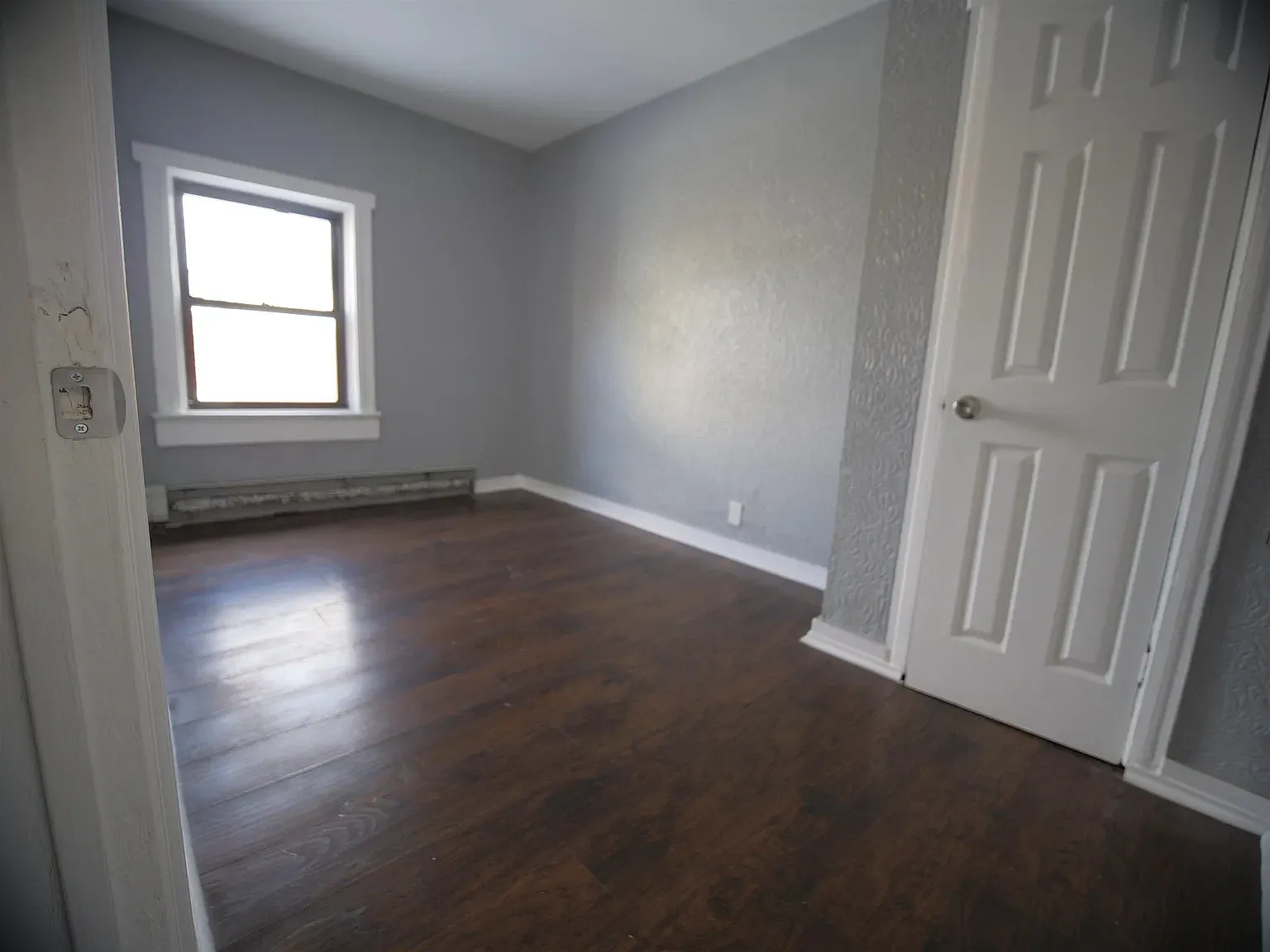 3 bed, 1000 sqft, $2,499 — Photo 3