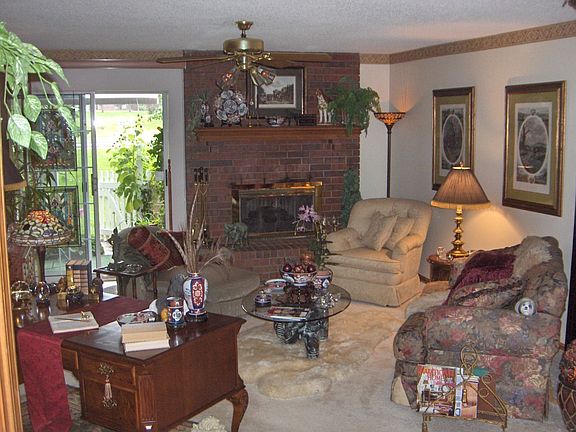 Living Room w/Fireplace
