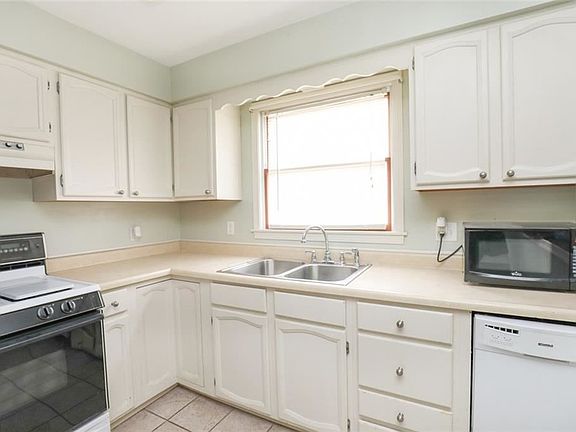 5th image of 281 N Union Ave