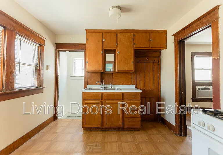 1025 N 8th St — Photo 4