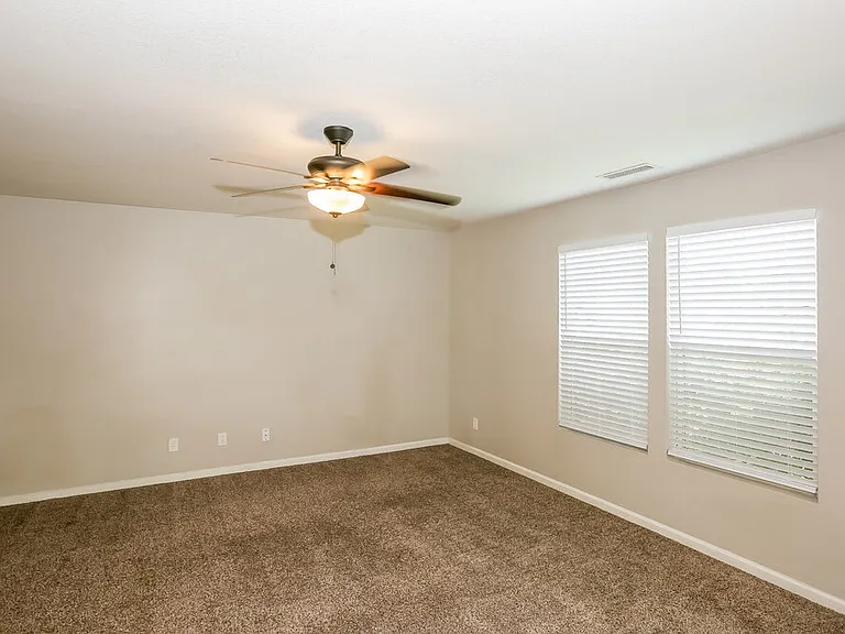 8817 Oak Dr NE — Photo 6