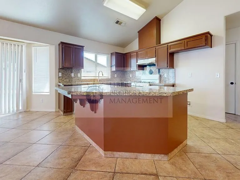 1177 Hartley Dr — Photo 3