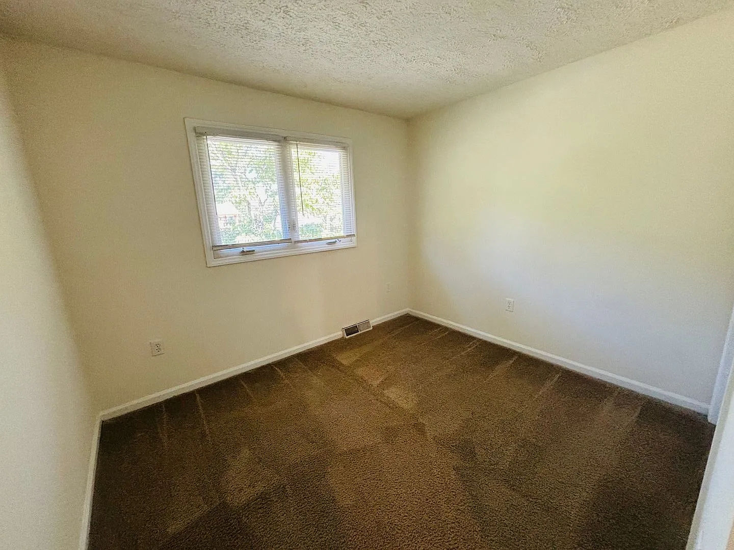 4 Bedroom 2.5 Bath Townhouse — Photo 2