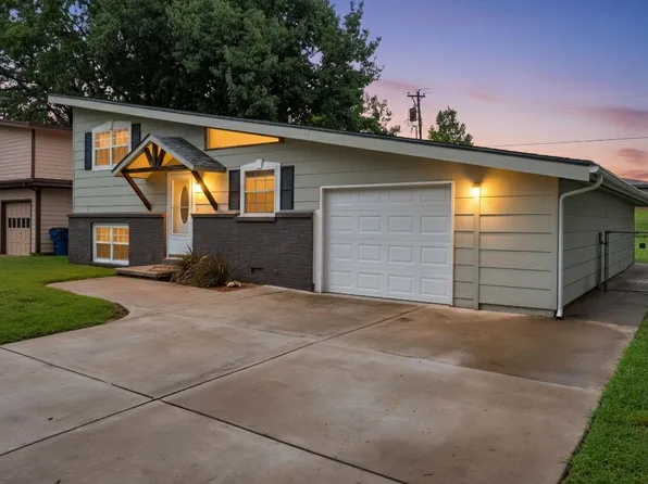 416 S Westview Dr, Derby, KS 67037