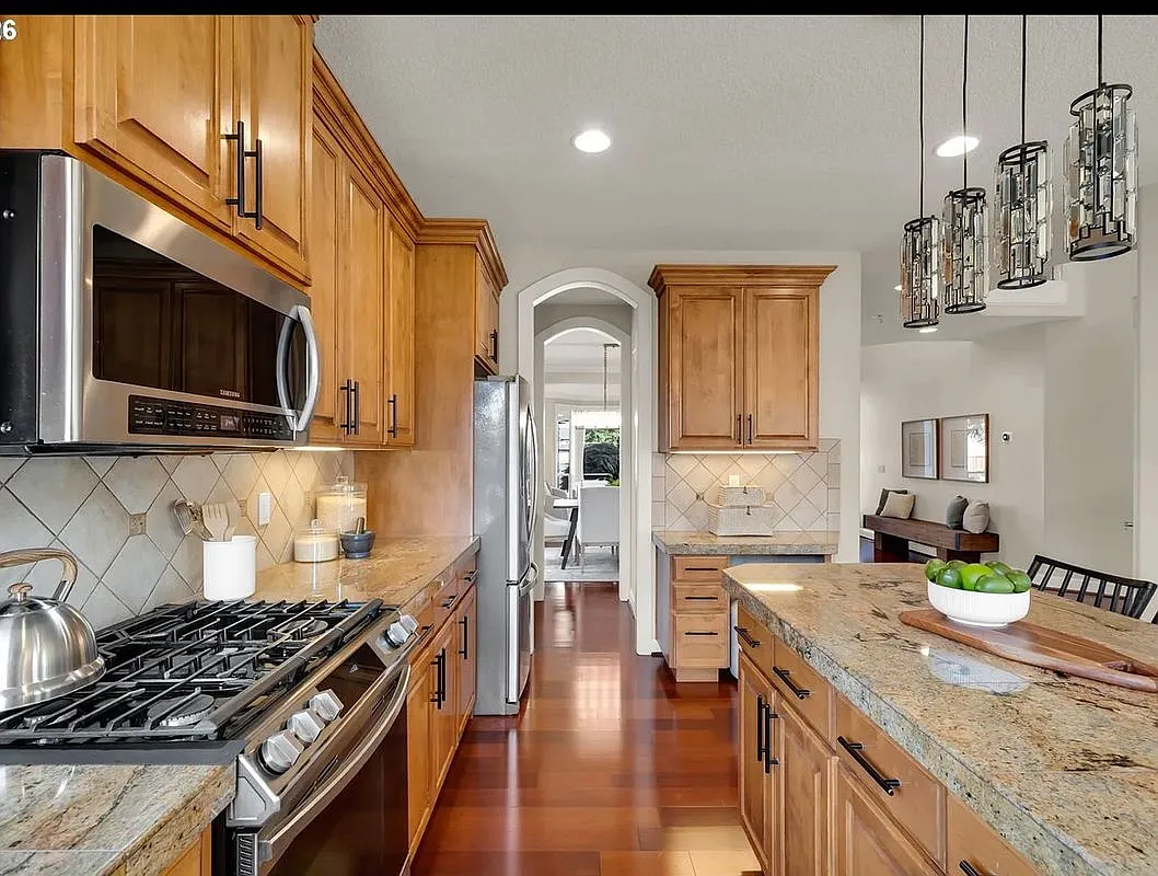 4 bed, 3.0 bath, 3114 sqft, $3,695 — Photo 4