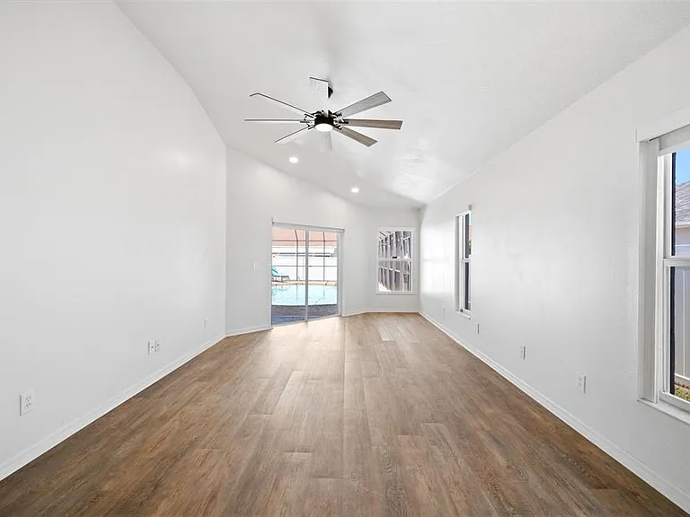 2210 Towering Oaks Cir — Photo 25