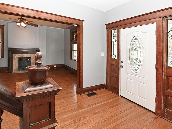3rd image of 2428 Robertson Ave