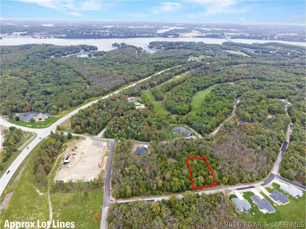 1363 Champion Dr, Sunrise Beach, MO 65079
