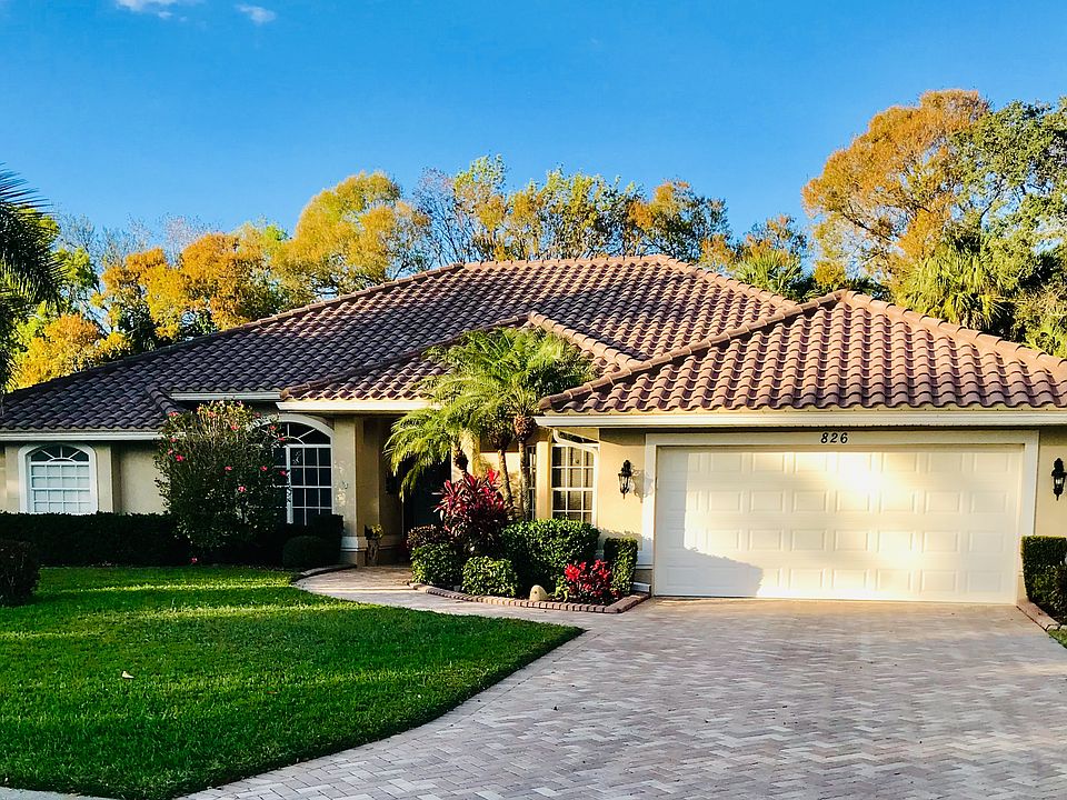 1st image of 826 Carnoustie Dr