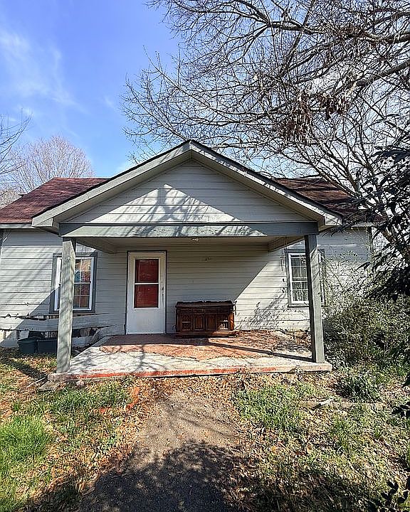 1st image of 303 Magnolia St