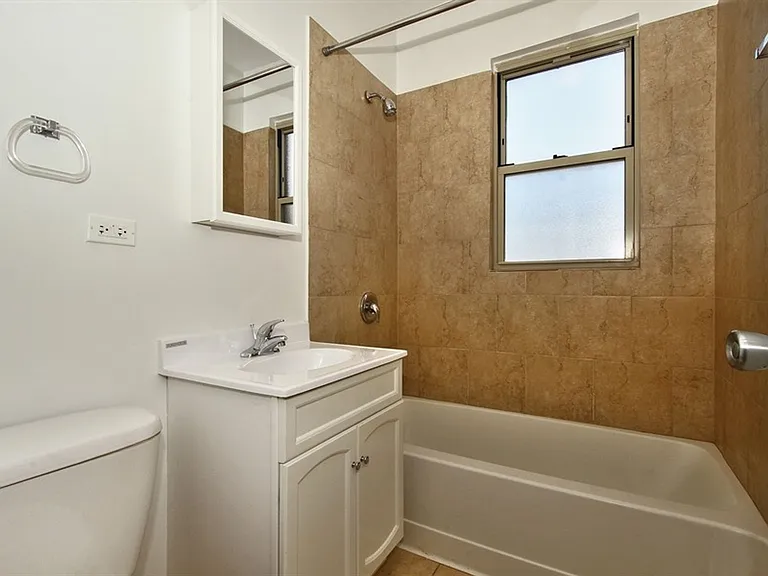 8238 S Ellis — Photo 9