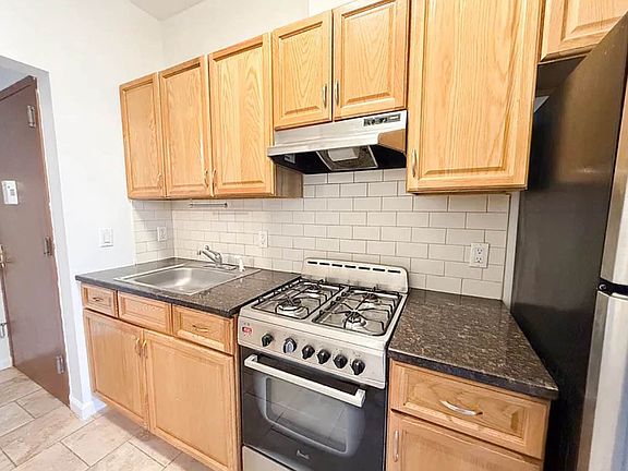 2nd image of 1495 Dekalb Ave #2A