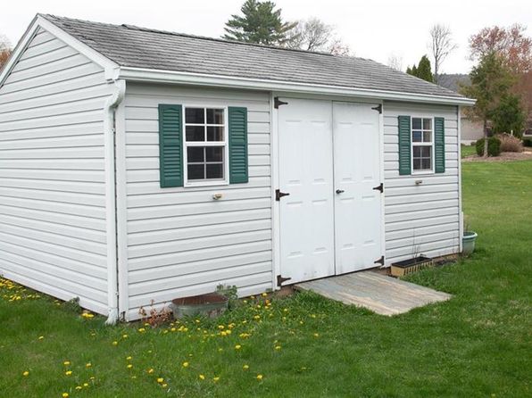 1237 Valley Forge Dr, Walnutport, PA 18088