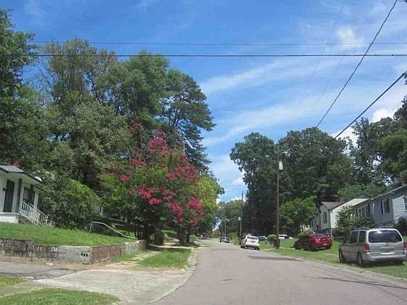 Exterior Neighborhood (street photo)
