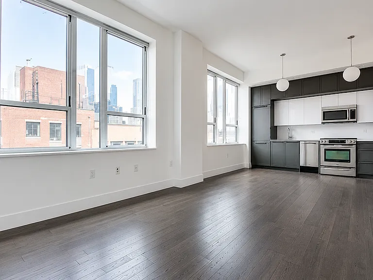416 W 52nd St #601 — Photo 1