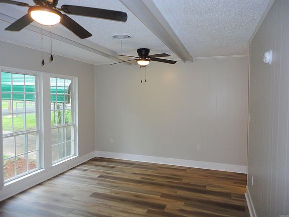 3rd image of 815 Desoto Pl