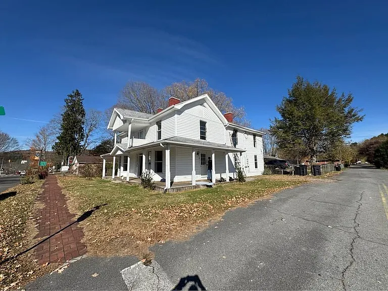 402 W Main St #2 — Photo 8