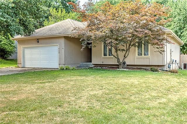 1st image of 4008 NW Delwood Ct