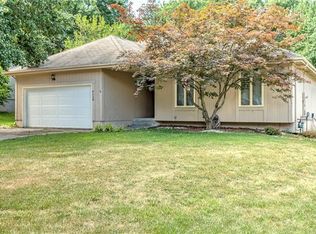 4008 NW Delwood Ct, Blue Springs, MO 64015
