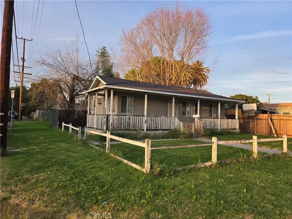 22057 Wyandotte St, Canoga Park, CA 91303