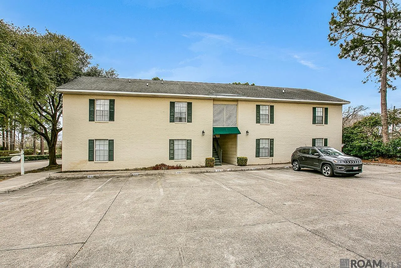 2 bed, 1001 sqft, $1,300 — Photo 2